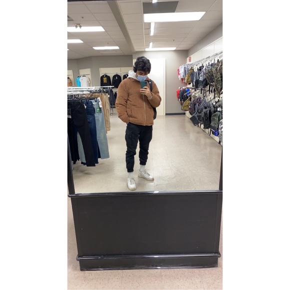 Poshmark profile picture for @yakine